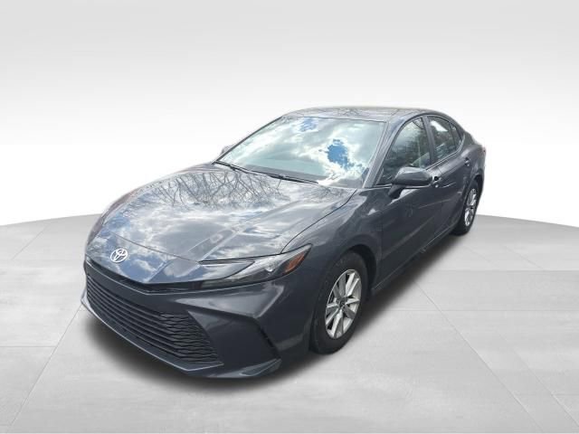 Used 2025 Toyota Camry LE image 2