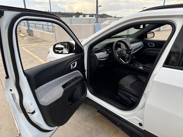 Used 2024 Jeep Compass Latitude image 28