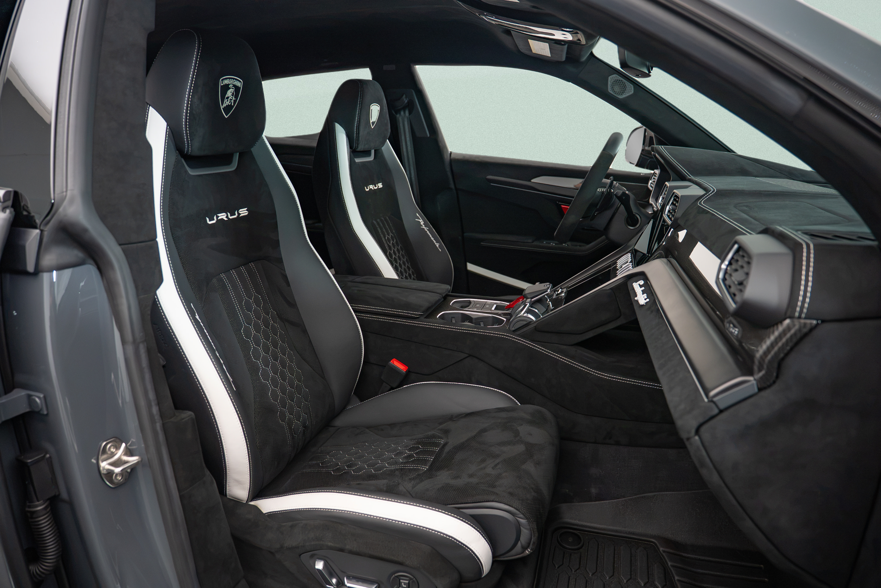 Used 2023 Lamborghini Urus Performante AWD/4WD image 10