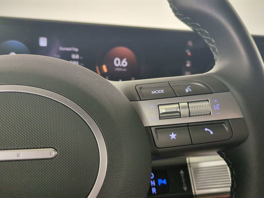 Certified 2025 Hyundai Kona SEL image 32