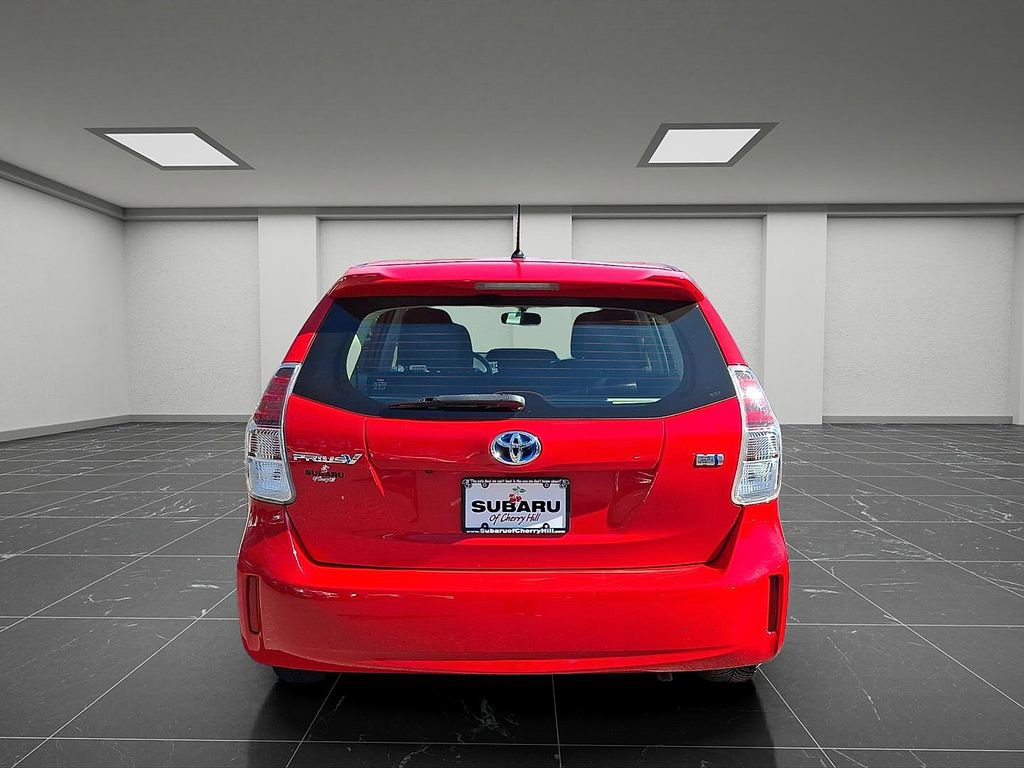 Used 2017 Toyota Prius V Two image 5