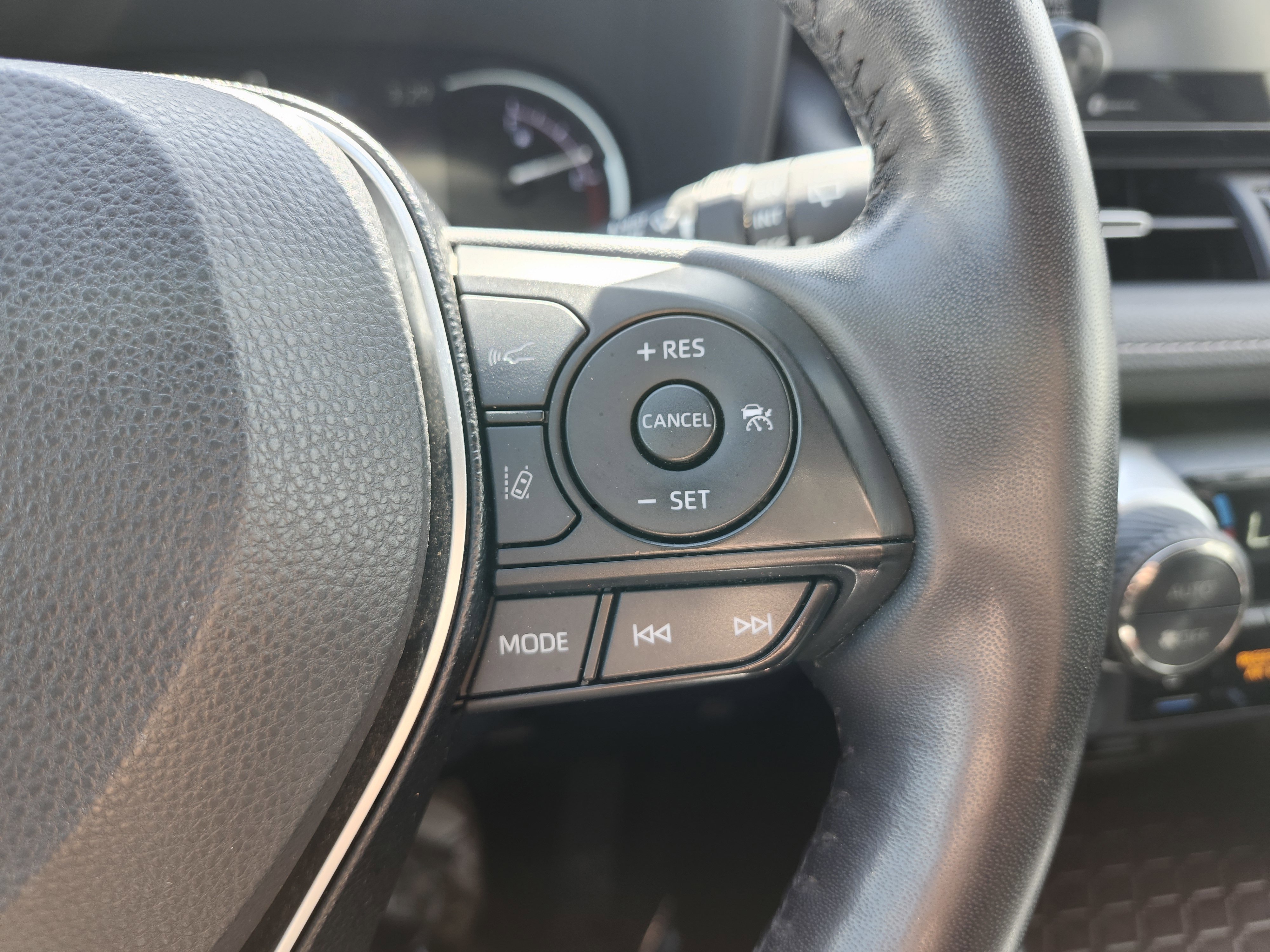 Used 2019 Toyota RAV4 Limited w/ Cold Weather Package AWD/4WD image 39