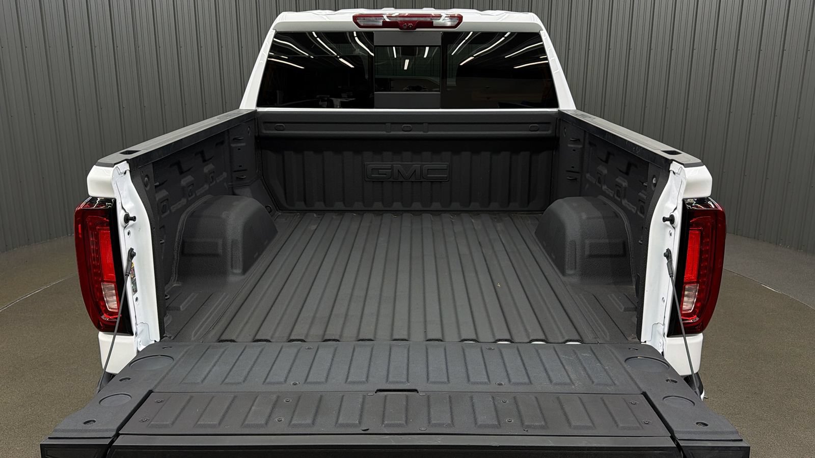 Used 2026 GMC Sierra 1500 AT4 w/ AT4 Premium Package AWD/4WD image 17