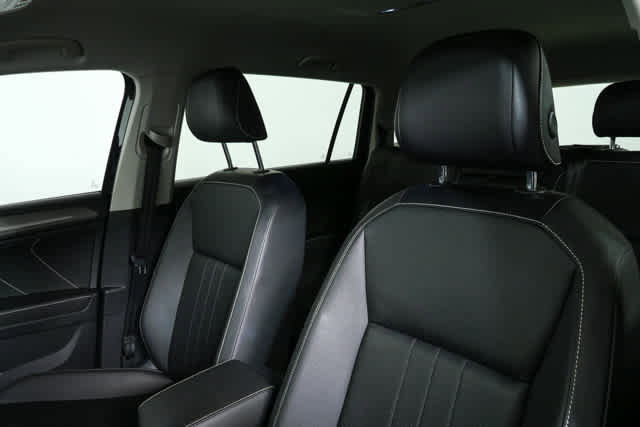 Used 2022 Volkswagen Tiguan SE image 10