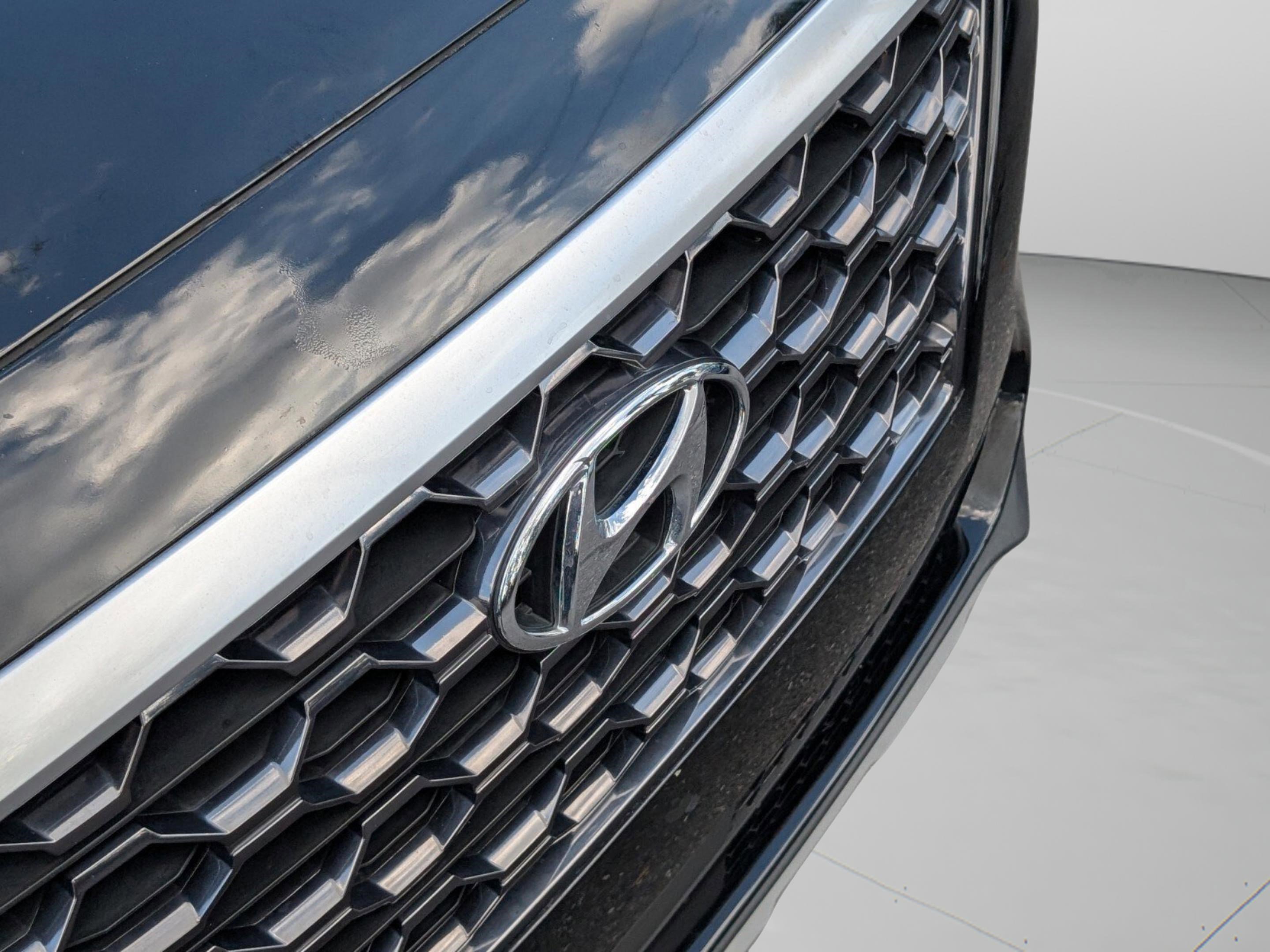 Used 2020 Hyundai Santa Fe SE image 11