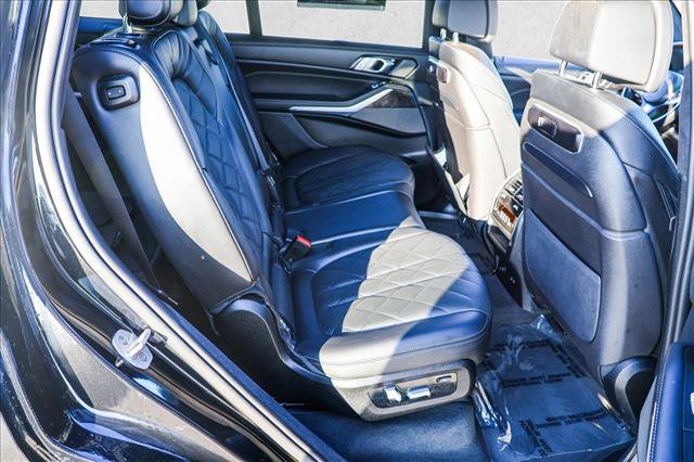 Used 2025 BMW X7 xDrive40i image 28