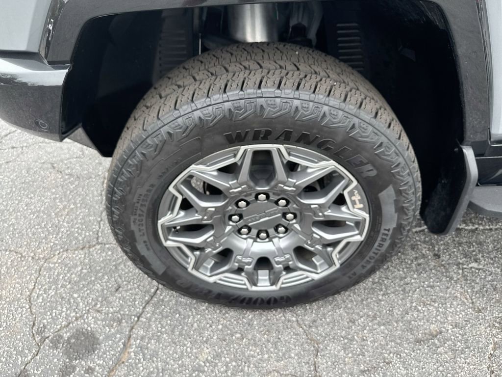 Used 2025 GMC Hummer EV 3X w/ LPO, Sport Package image 12