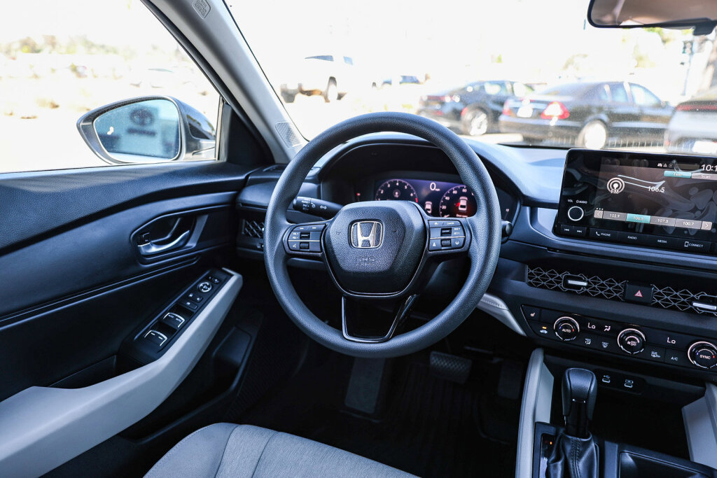 Used 2025 Honda Accord SE image 5