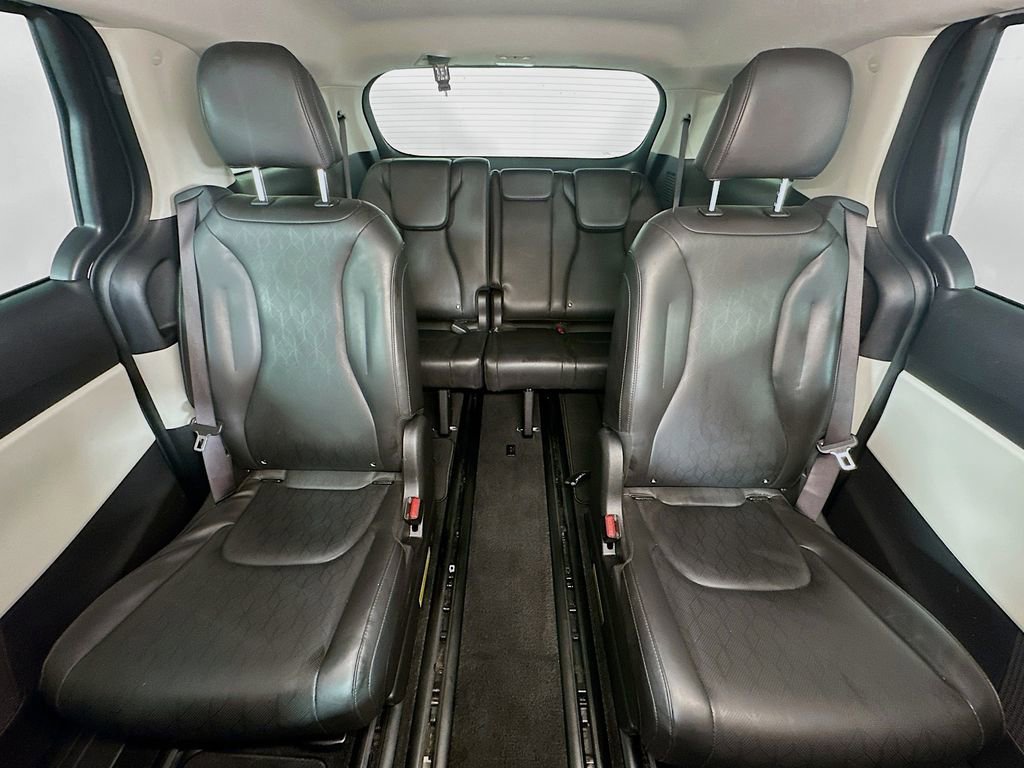 Used 2022 Kia Carnival LX FWD image 13