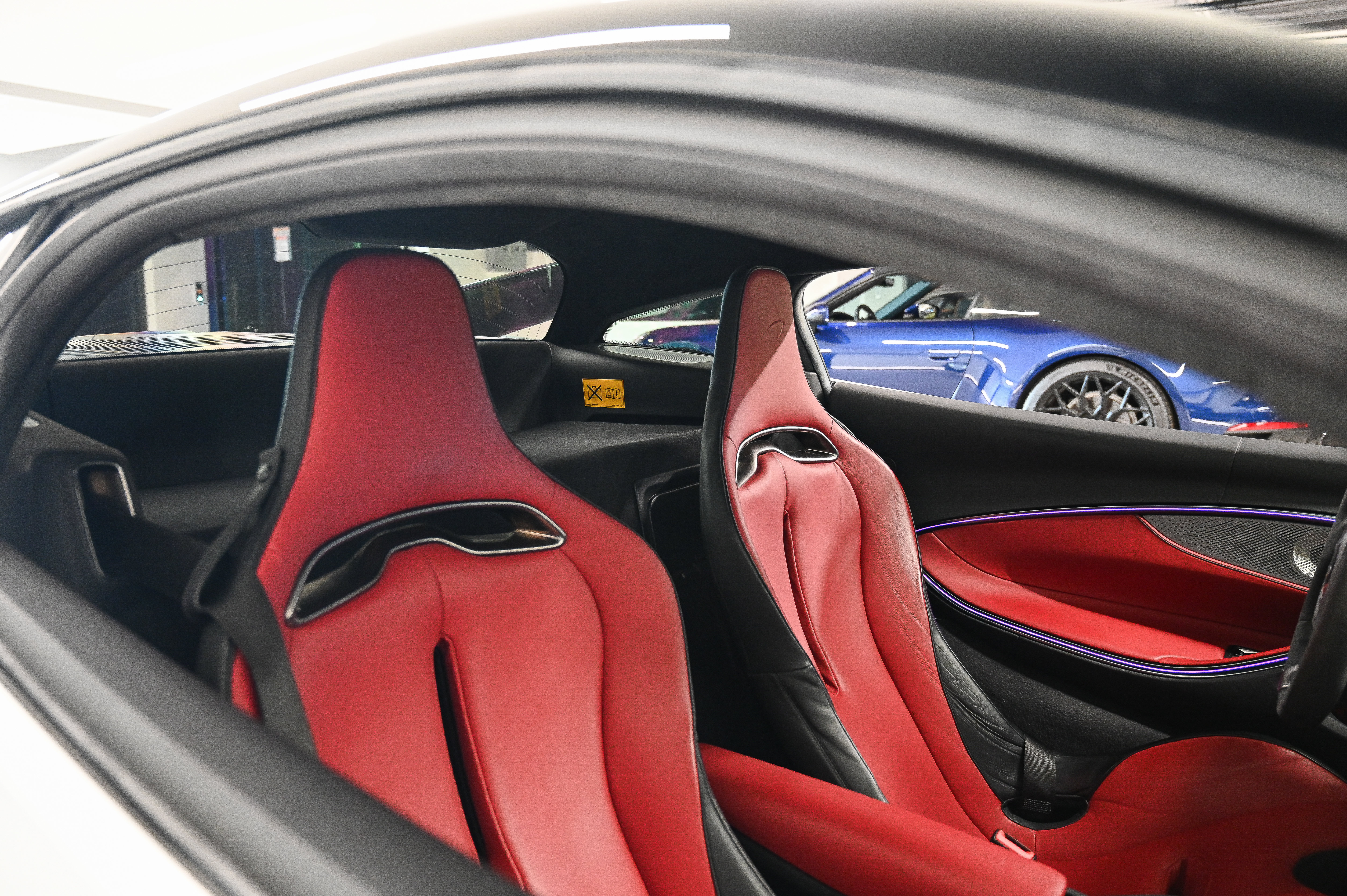 Used 2023 McLaren Artura RWD image 25