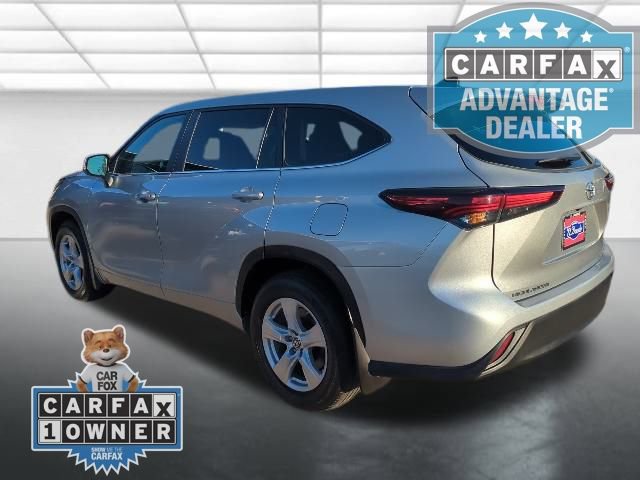 Used 2024 Toyota Highlander LE image 2