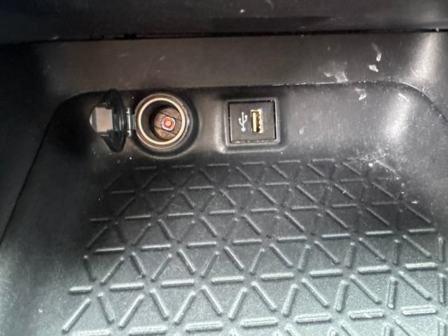 Used 2023 Toyota RAV4 LE AWD/4WD image 31