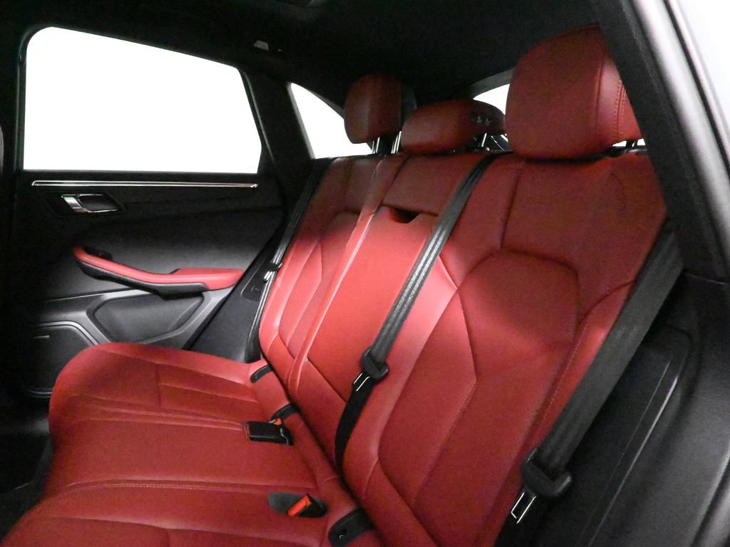 Used 2026 Porsche Macan GTS AWD/4WD image 36