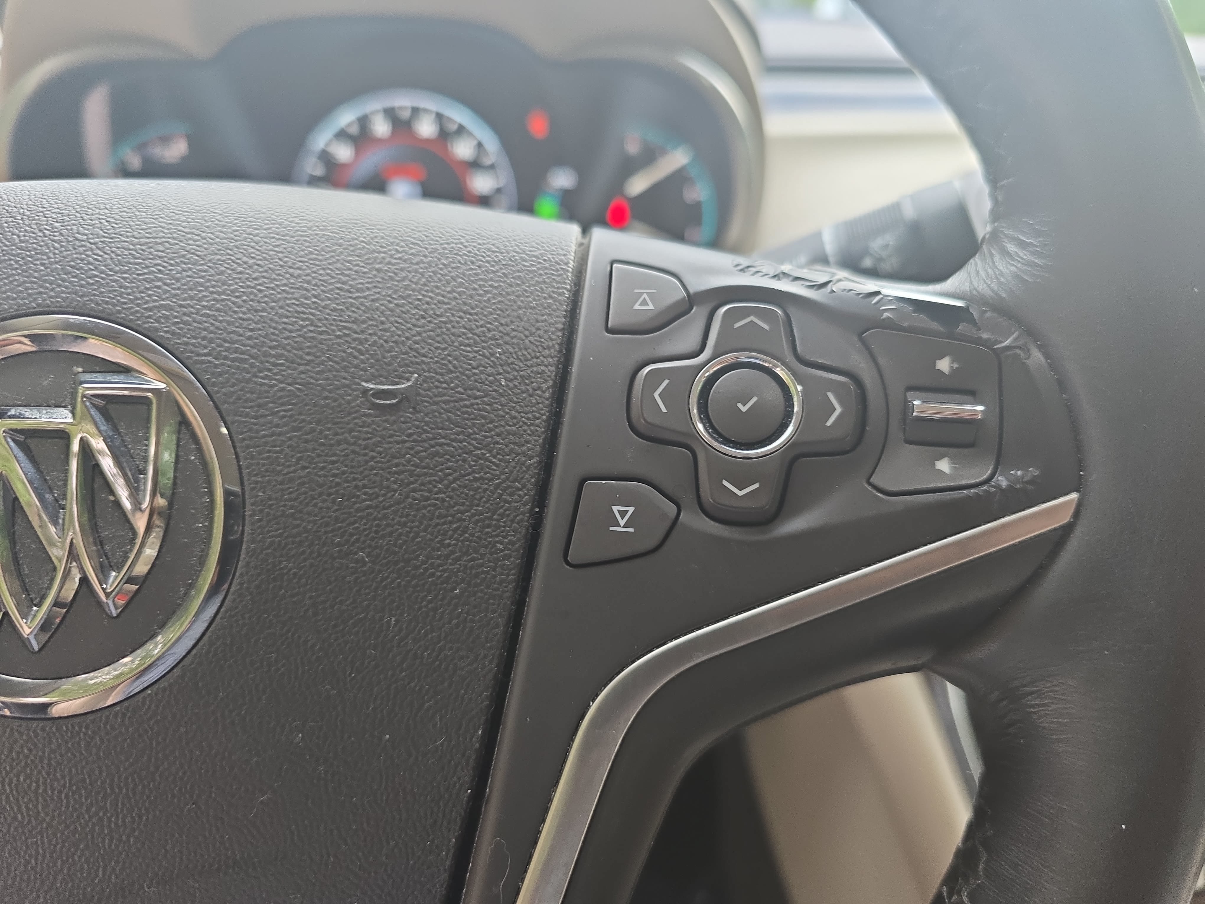 Used 2014 Buick LaCrosse Leather FWD image 17
