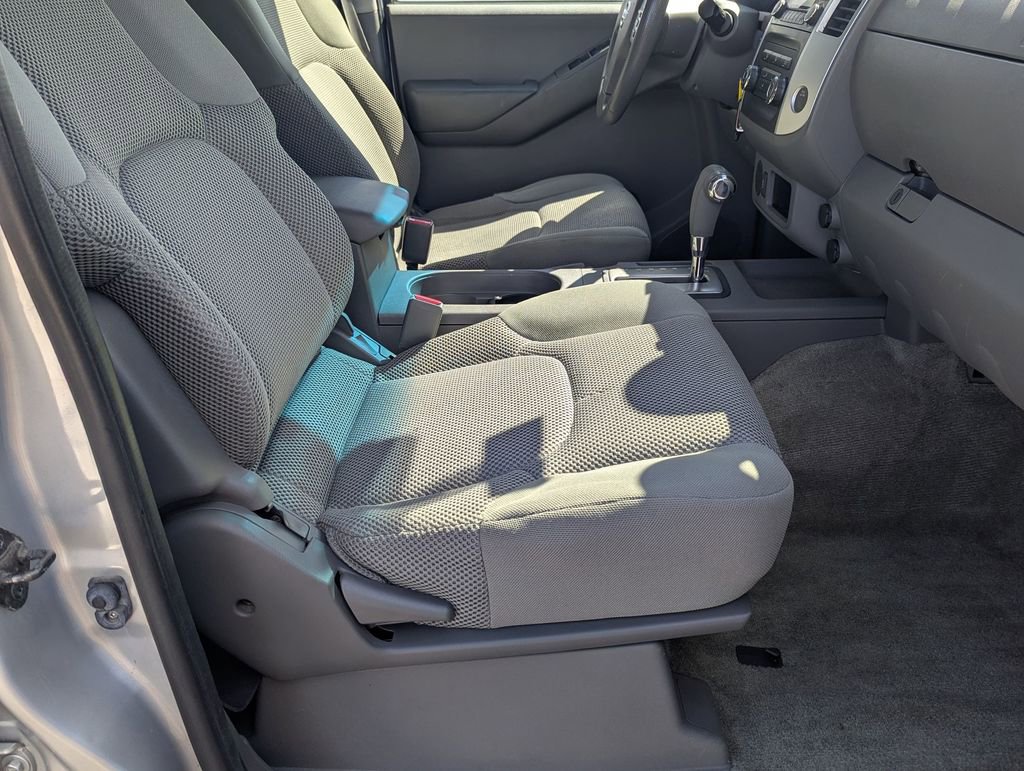 Used 2013 Nissan Frontier SV image 22