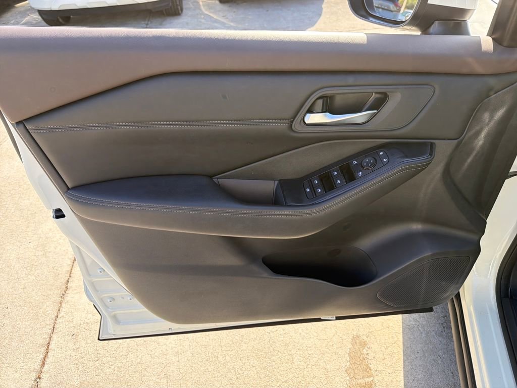 Certified 2023 Nissan Rogue SV w/ SV Premium B Package image 18