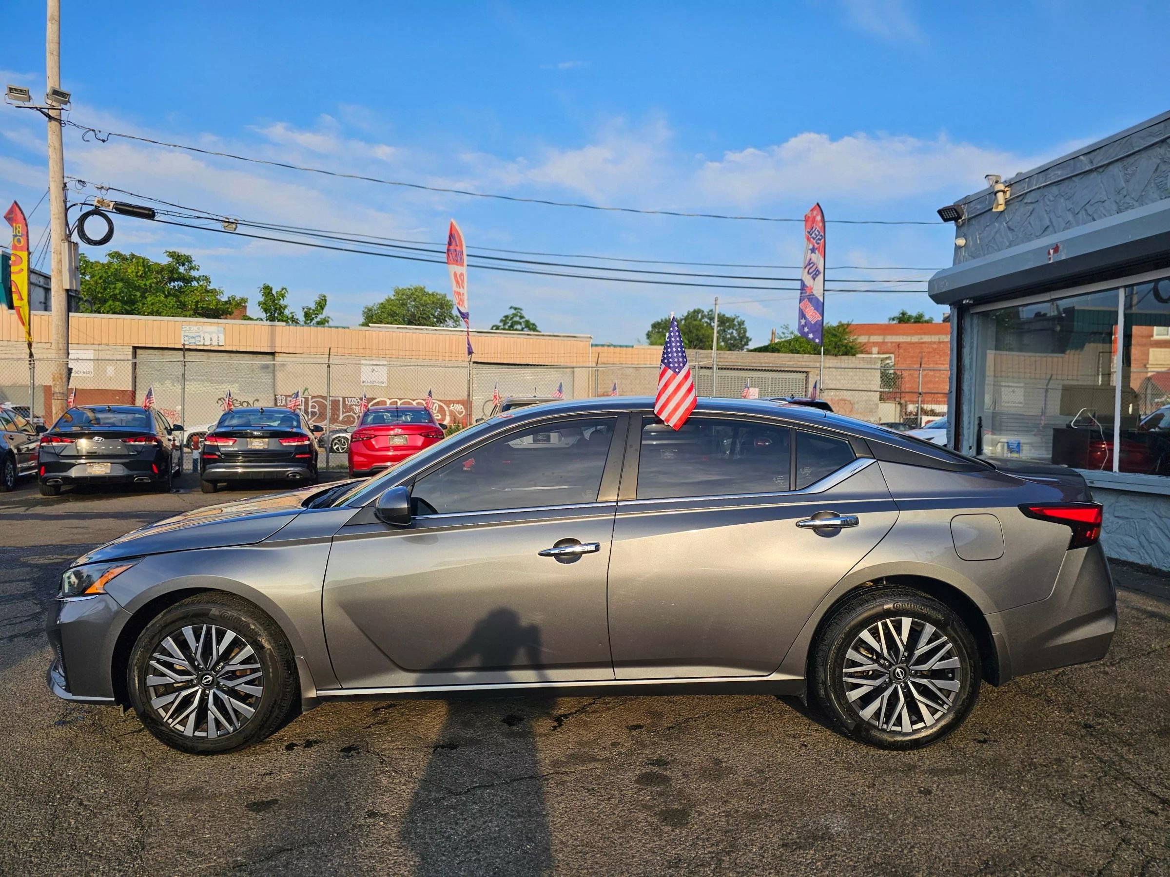 Used 2023 Nissan Altima 2.5 SV image 2