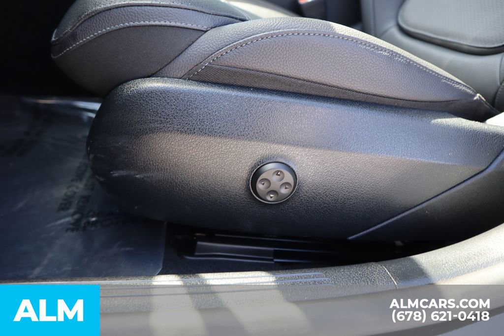Used 2025 Mercedes-Benz C 300 Sedan image 13
