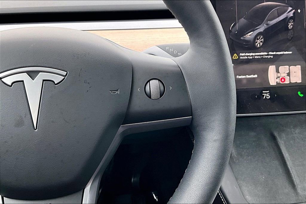 Used 2024 Tesla Model Y Long Range AWD/4WD image 24