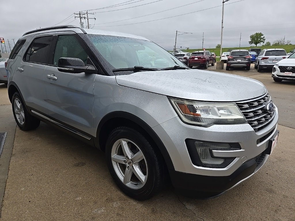 Used 2017 Ford Explorer XLT image 17