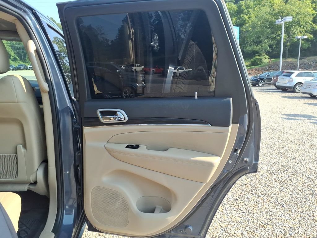 Used 2021 Jeep Grand Cherokee Limited AWD/4WD image 19