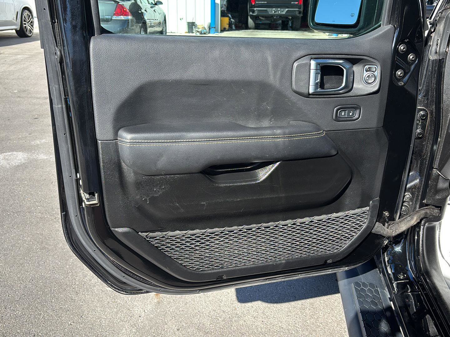 Used 2023 Jeep Wrangler Sahara image 13