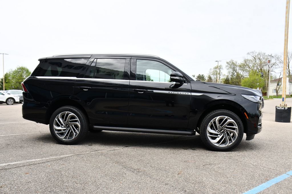 New 2026 Lincoln Navigator Premiere AWD/4WD image 8