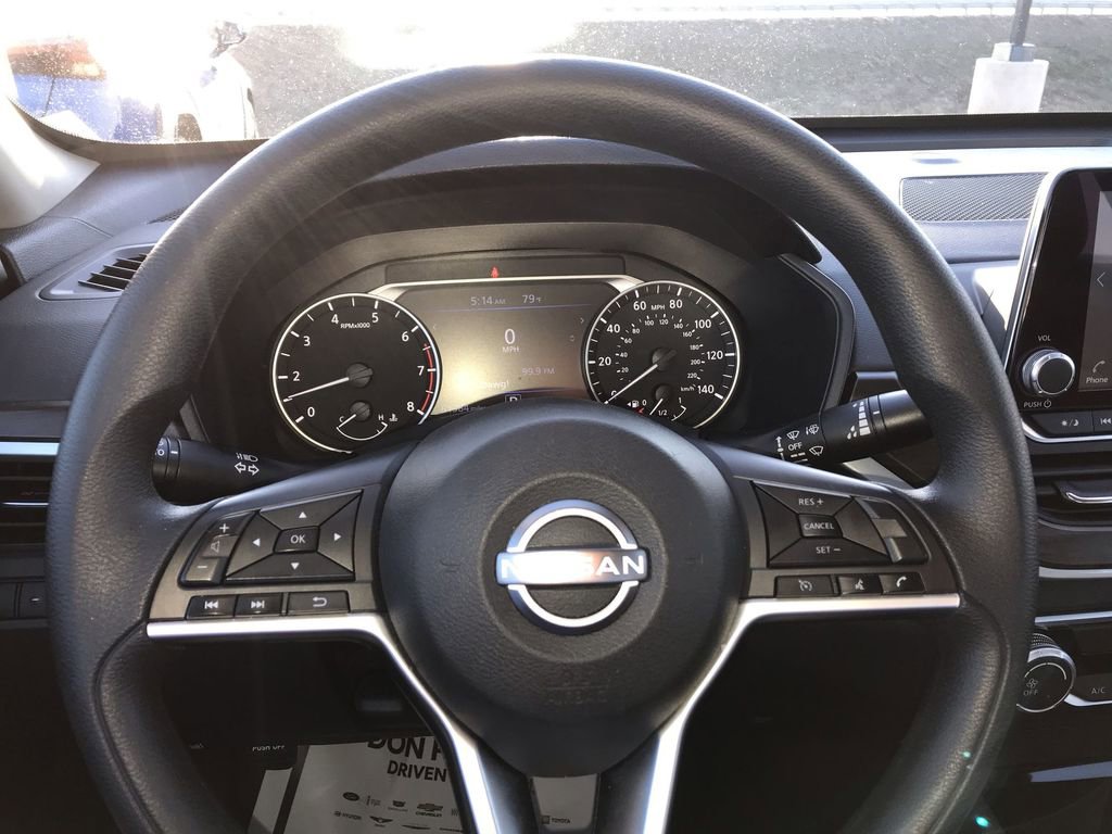 Used 2024 Nissan Altima 2.5 SV image 14