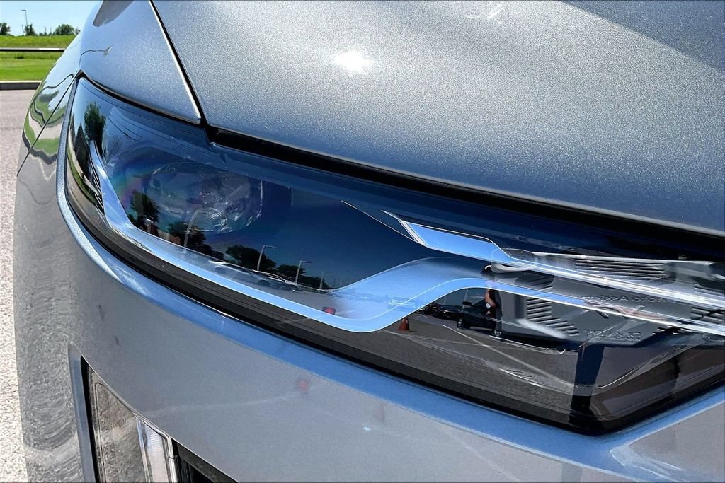 Certified 2025 Cadillac XT6 Premium Luxury AWD/4WD image 32