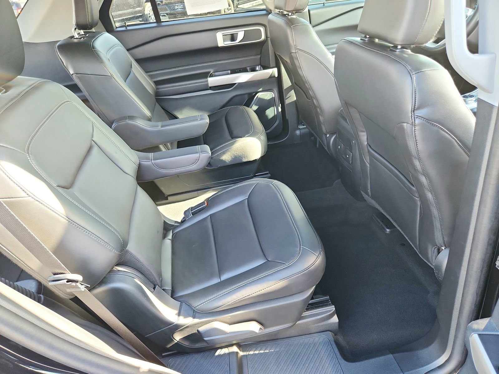 Used 2023 Ford Explorer XLT w/ Equipment Group 202A image 28