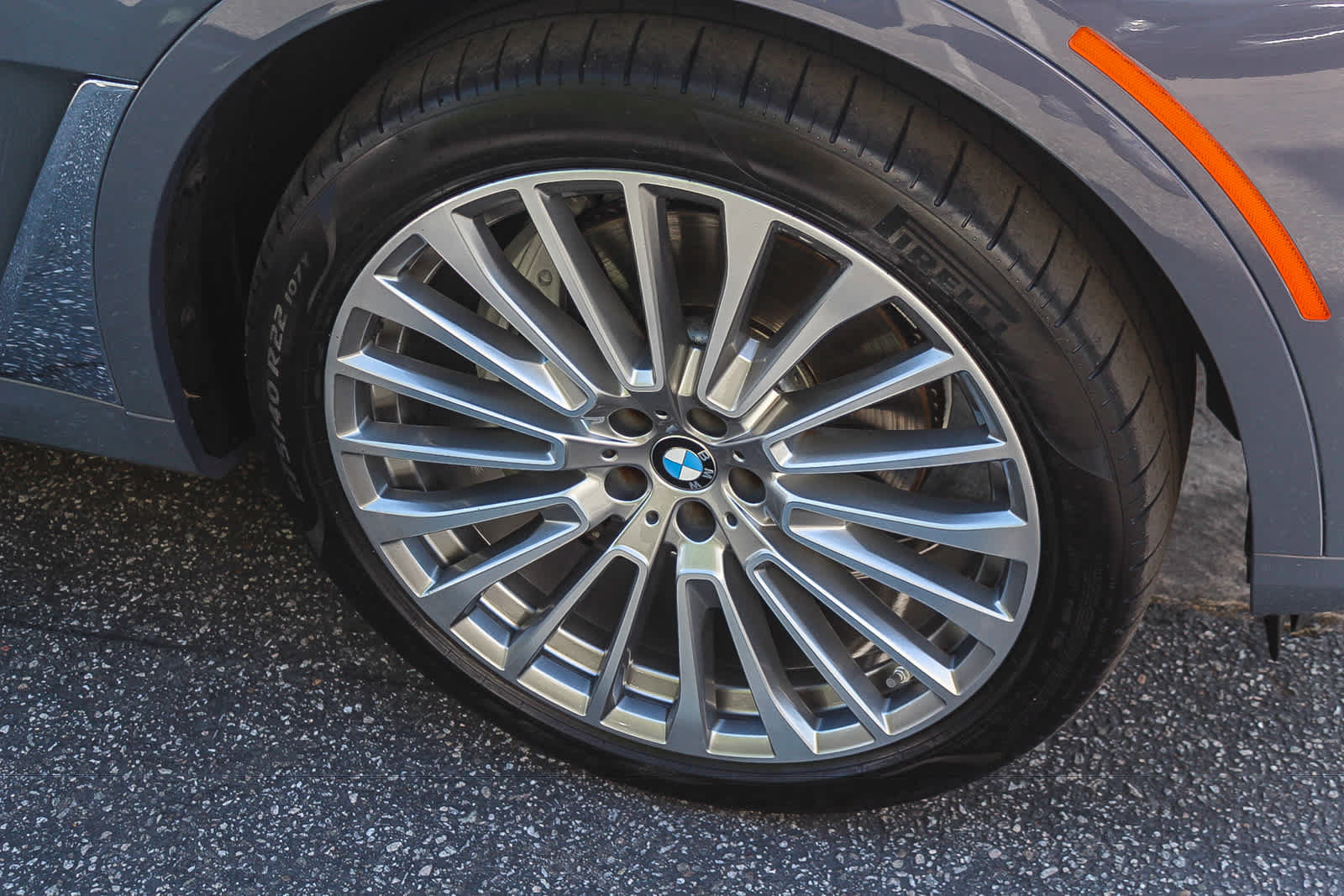 Used 2024 BMW X7 xDrive40i w/ Premium Package AWD/4WD image 9