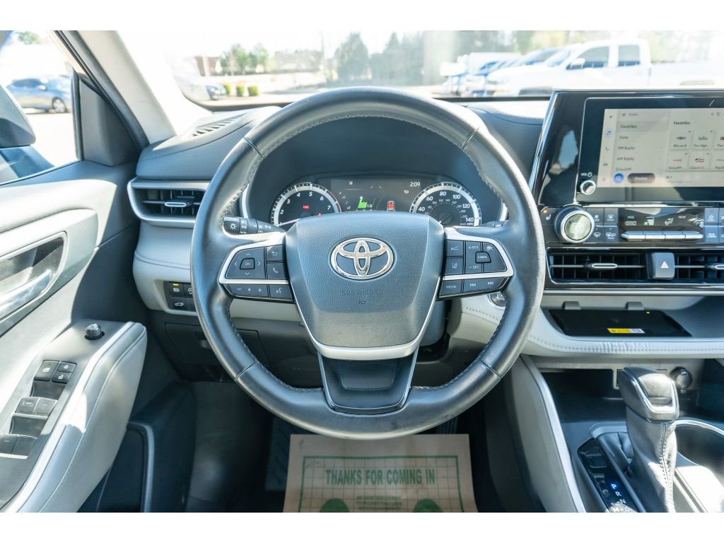 Used 2023 Toyota Highlander XLE image 22