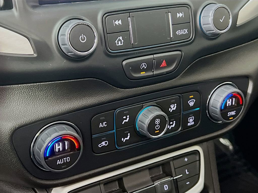 Used 2024 GMC Terrain SLE w/ Driver Convenience Package image 15