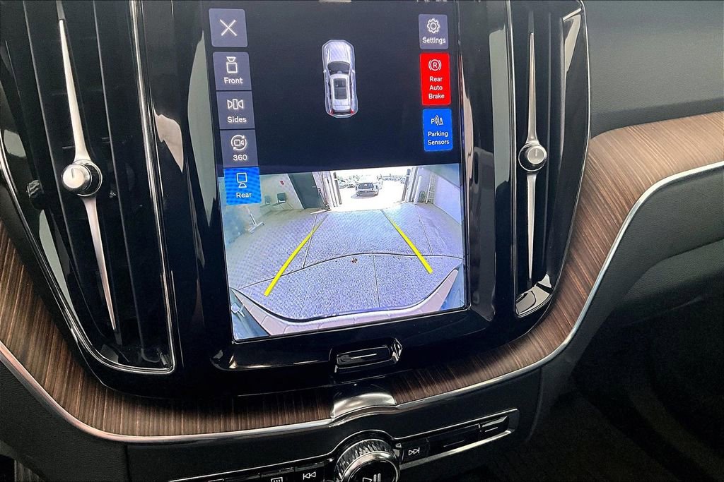 Used 2023 Volvo XC60 B5 Plus w/ Protection Package Premier image 27