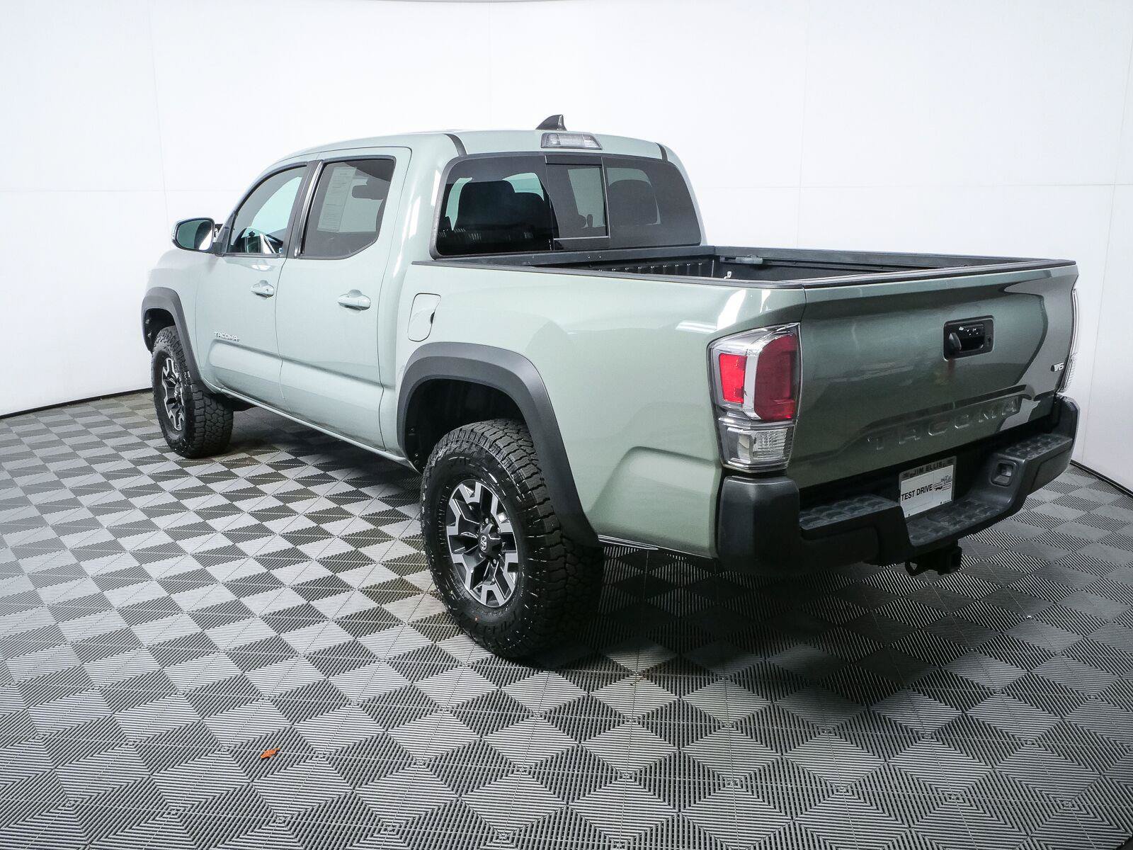 Used 2022 Toyota Tacoma TRD Off-Road AWD/4WD image 26