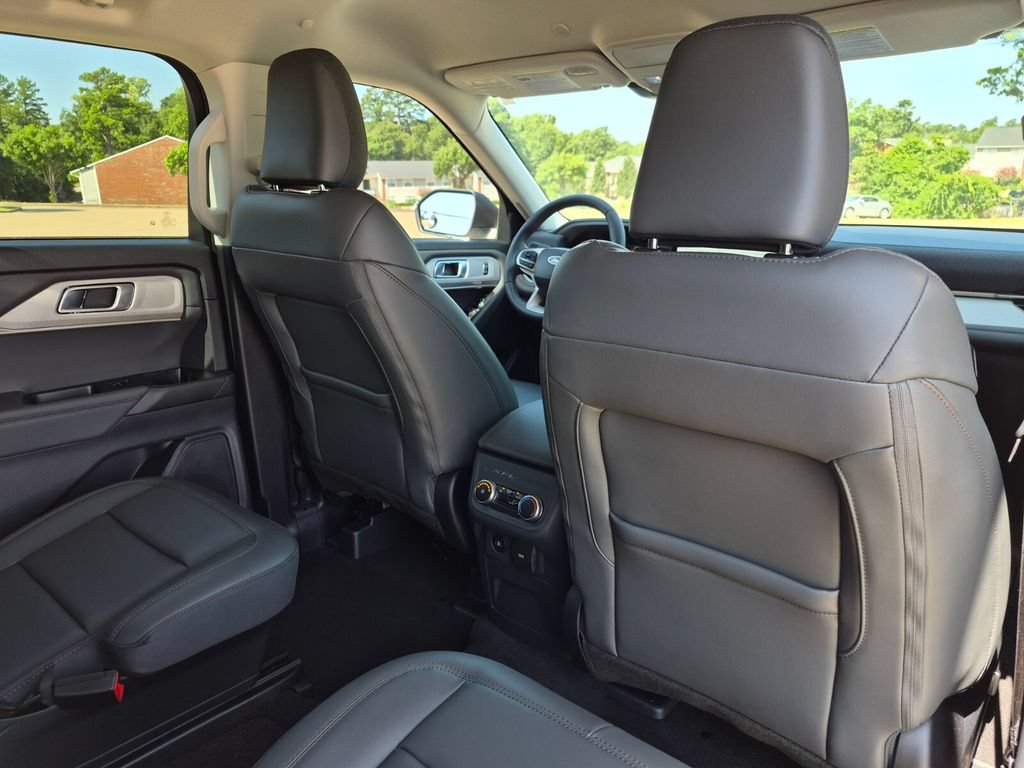 Used 2025 Ford Explorer Active w/ Active Comfort Package RWD image 42
