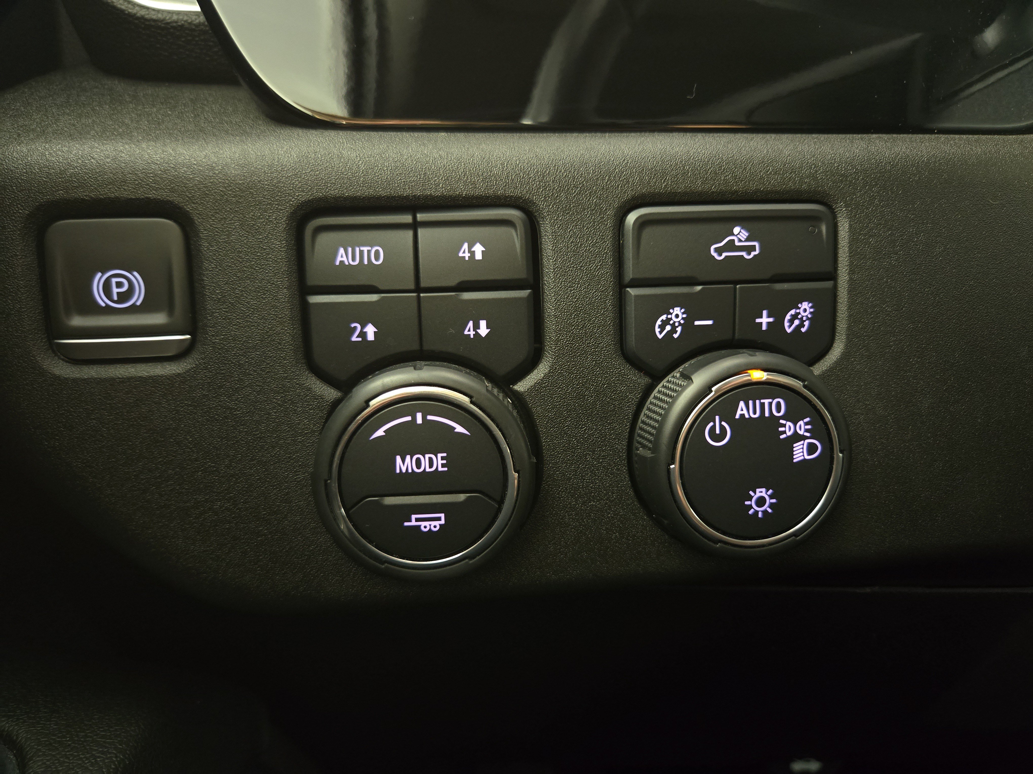 Certified 2024 Chevrolet Silverado 1500 LT w/ Z71 Off-Road Package AWD/4WD image 25