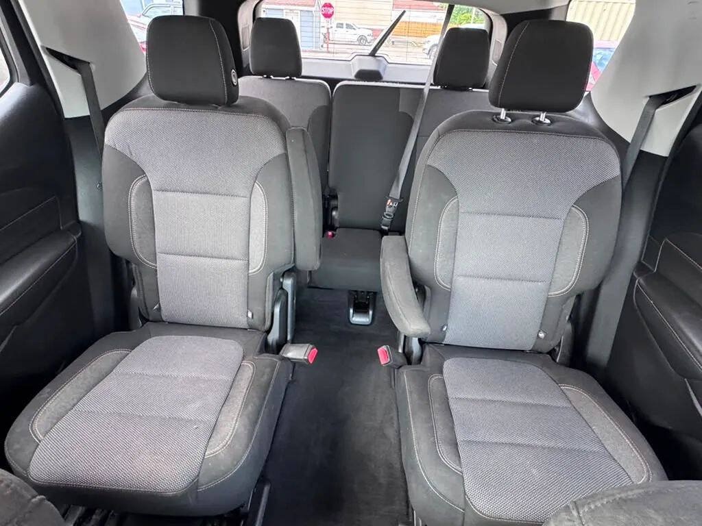 Used 2018 Chevrolet Traverse LT FWD image 14