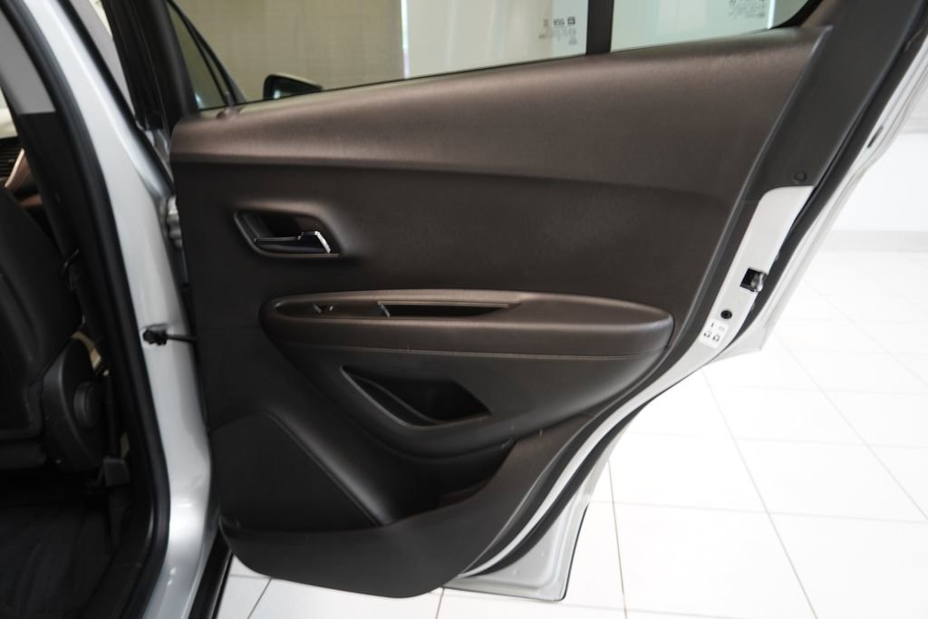 Used 2019 Chevrolet Trax LT w/ LT Convenience Package image 27