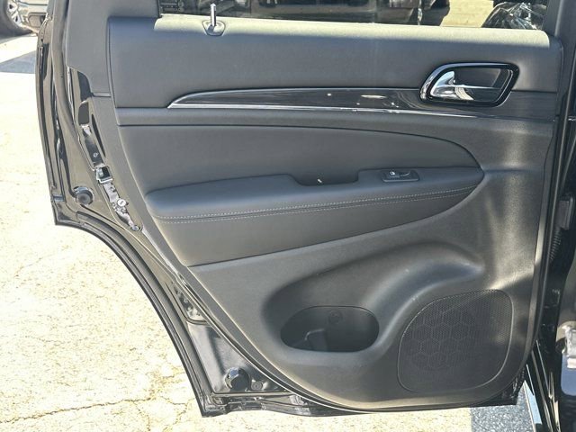 Used 2020 Jeep Grand Cherokee Overland RWD image 25