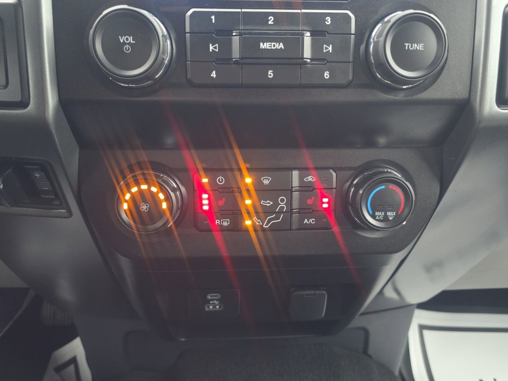 Used 2022 Ford F350 XLT w/ XLT Premium Package image 14