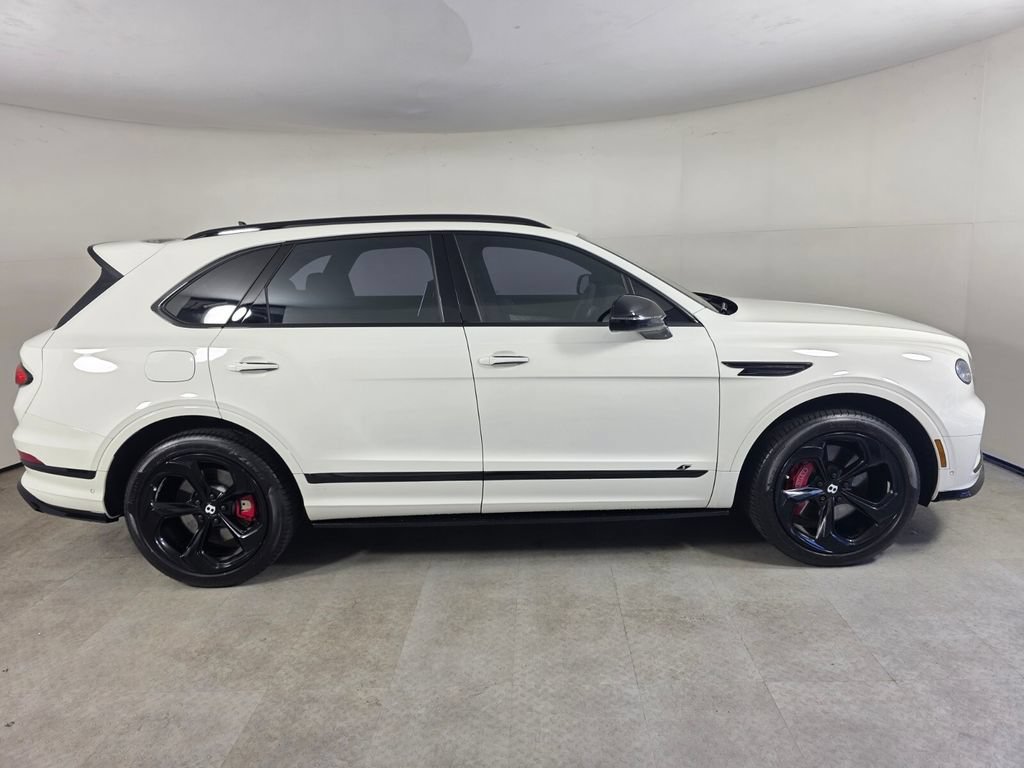 Used 2022 Bentley Bentayga AWD/4WD image 3