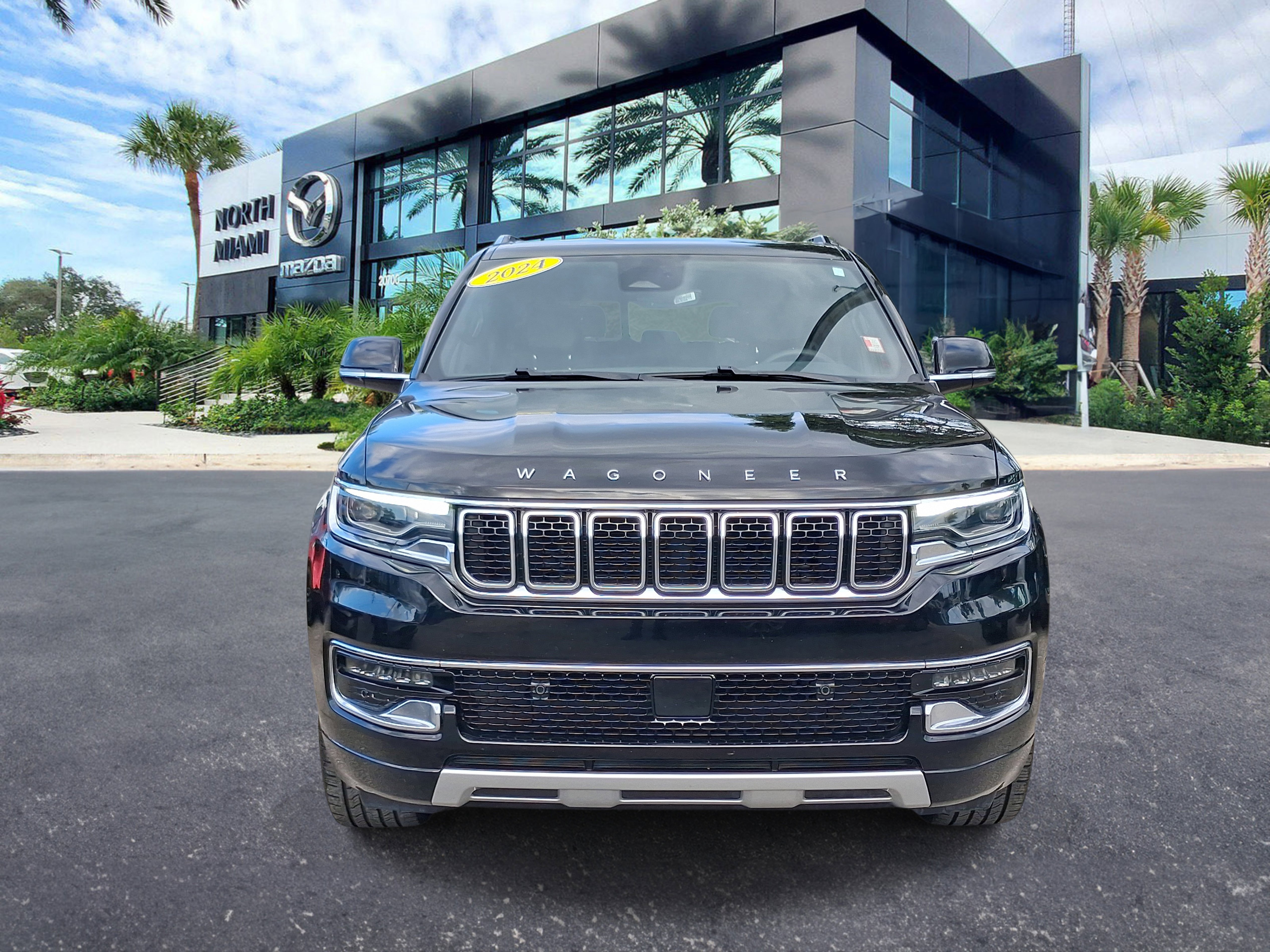 Used 2024 Jeep Wagoneer L Series II RWD image 2