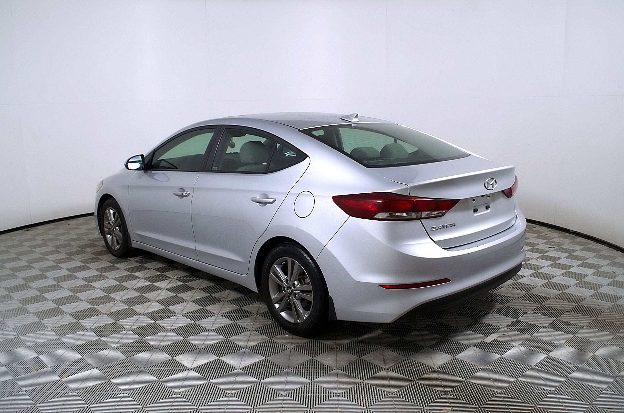 Used 2018 Hyundai Elantra Value Edition FWD image 9