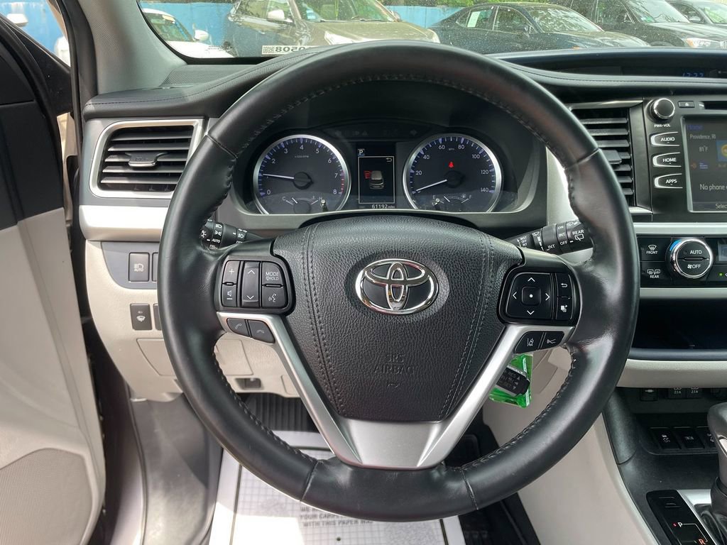 Used 2019 Toyota Highlander Plus AWD/4WD image 15