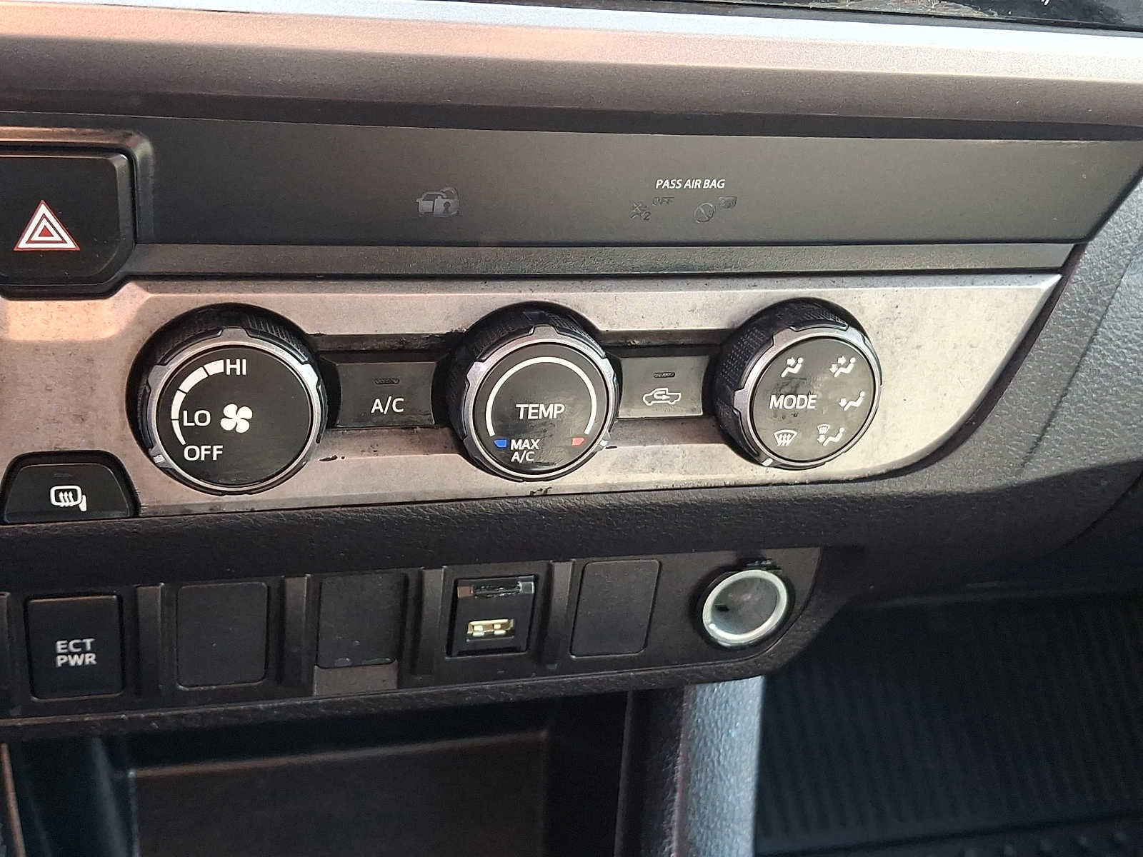 Certified 2020 Toyota Tacoma SR5 w/ SR5 Appearance Package (SM) image 18