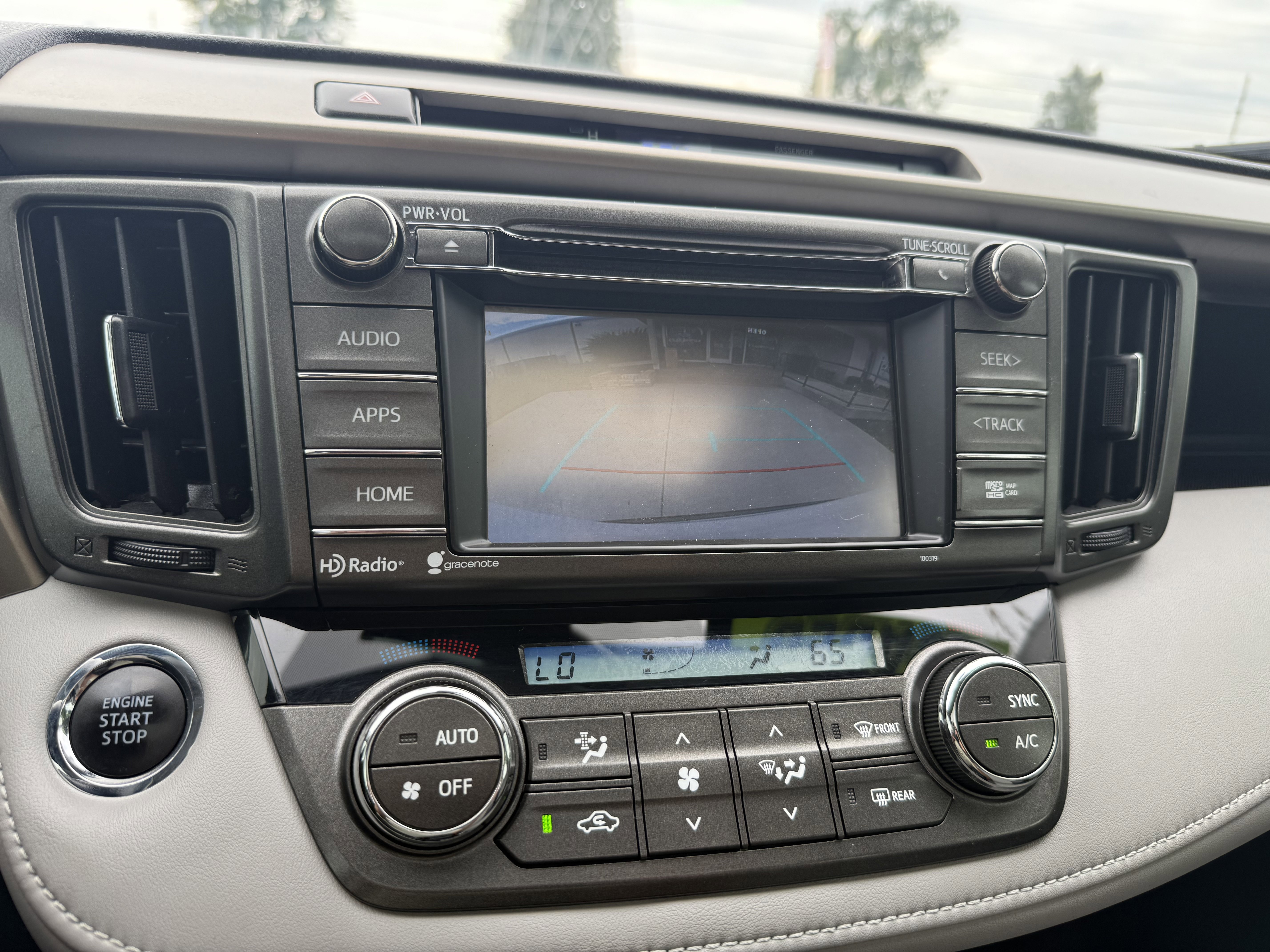 Used 2015 Toyota RAV4 Limited image 15