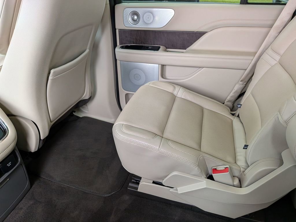 Used 2021 Lincoln Navigator Reserve RWD image 36