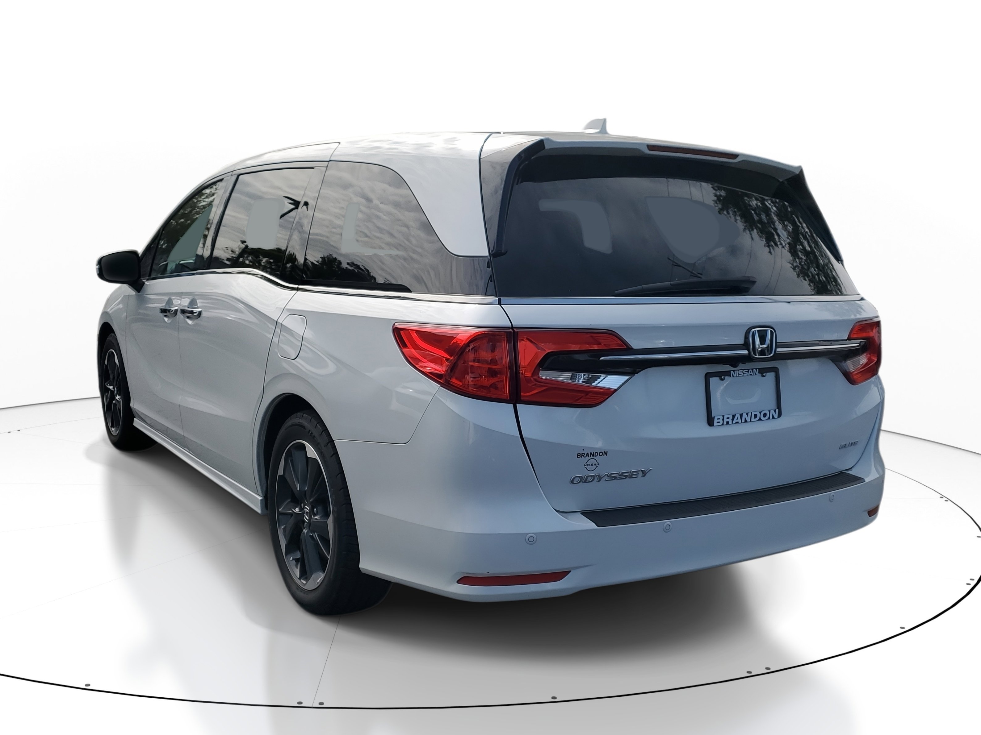 Used 2023 Honda Odyssey Elite image 5