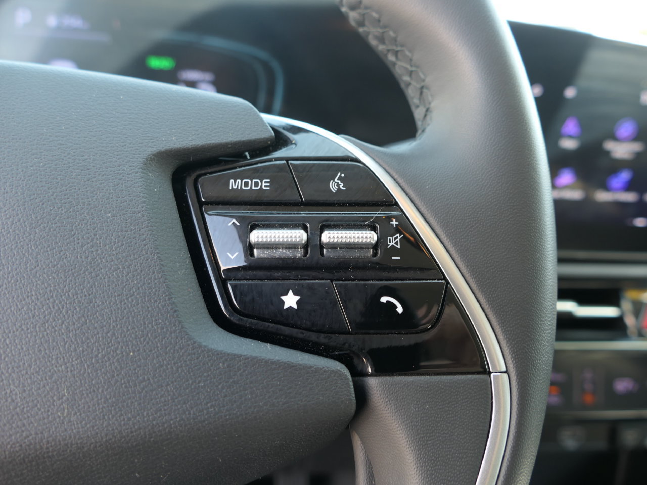 Used 2023 Kia Niro EX FWD image 15